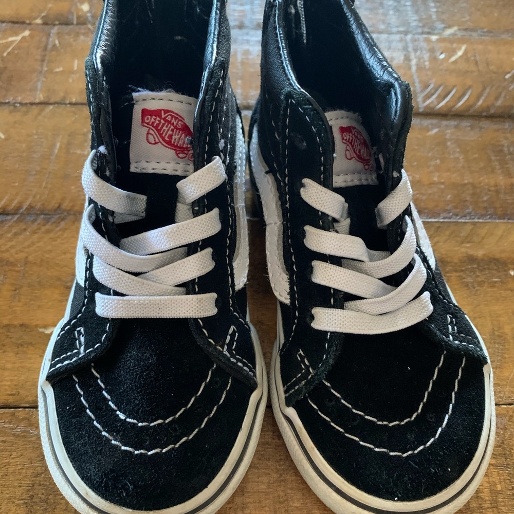 Black suede VANS of the wall size 6